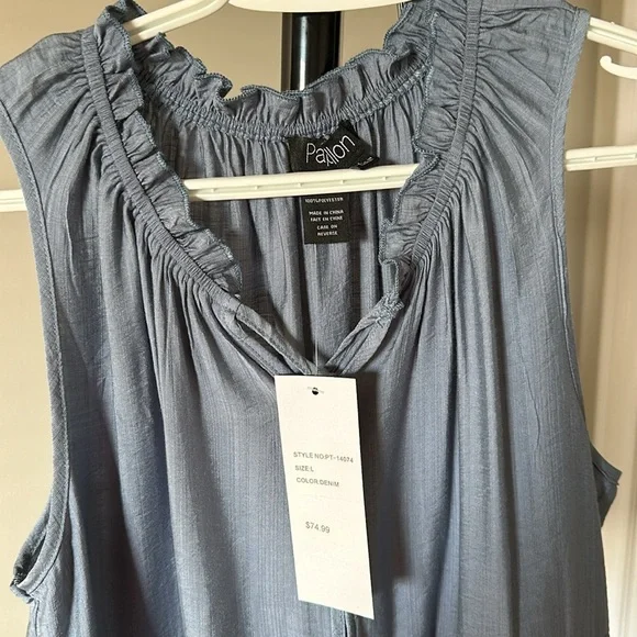 Sz L 🇨🇦⭐️NWT Papillon Chambray Sleeveless tiered Summer Blouse - Picture 4 of 6